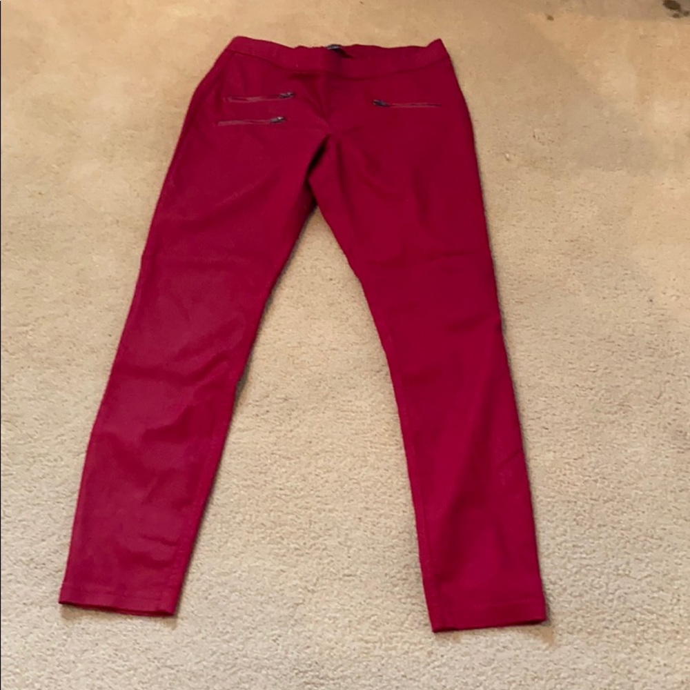 HUE Red stretch pant with front zippers